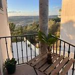 Charming Cozy Retreat - Terrace & Private Balcony Коимбра