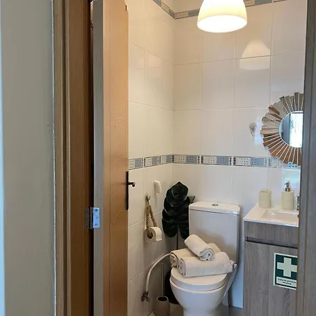 Couette-café Charming Cozy Retreat - Terrace & Private Balcony